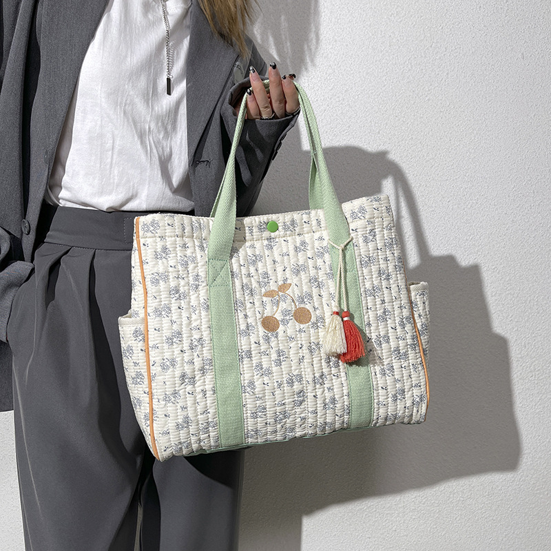 Korean ins mommy bag large capacity tote bag mother and baby bag floral hand-held outing single shoulder light messenger bag - Image 7