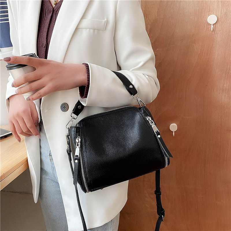 Mother's Bag Middle-aged Genuine Leather Casual Women's Bag Large Capacity Light Luxury Single Shoulder Messenger Bag Simple Soft Leather Handbag Wholesale - Image 4