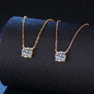 Cross-border 5-carat moissanite S925 sterling silver necklace, moissanite pendant, women's light luxury four-prong necklace, wholesale.