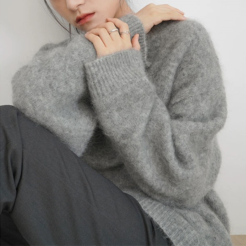 American style gray pullover sweater for women, autumn/winter 2025, loose fit, round neck, versatile base layer knit top.