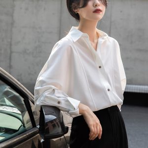 French-style women's shirt, 2026 spring and autumn, white top, new design, layering, niche style, long-sleeved, wrinkle-resistant shirt.