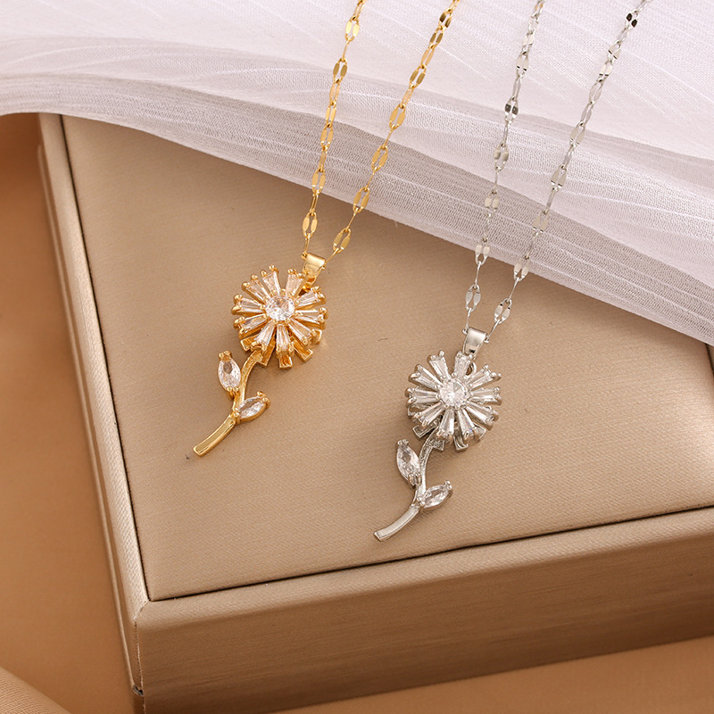 Sunflower Rotatable Necklace, Fashionable and Niche Design, High-End Trendy Clavicle Chain, Factory Direct Sales, Instagram Style
