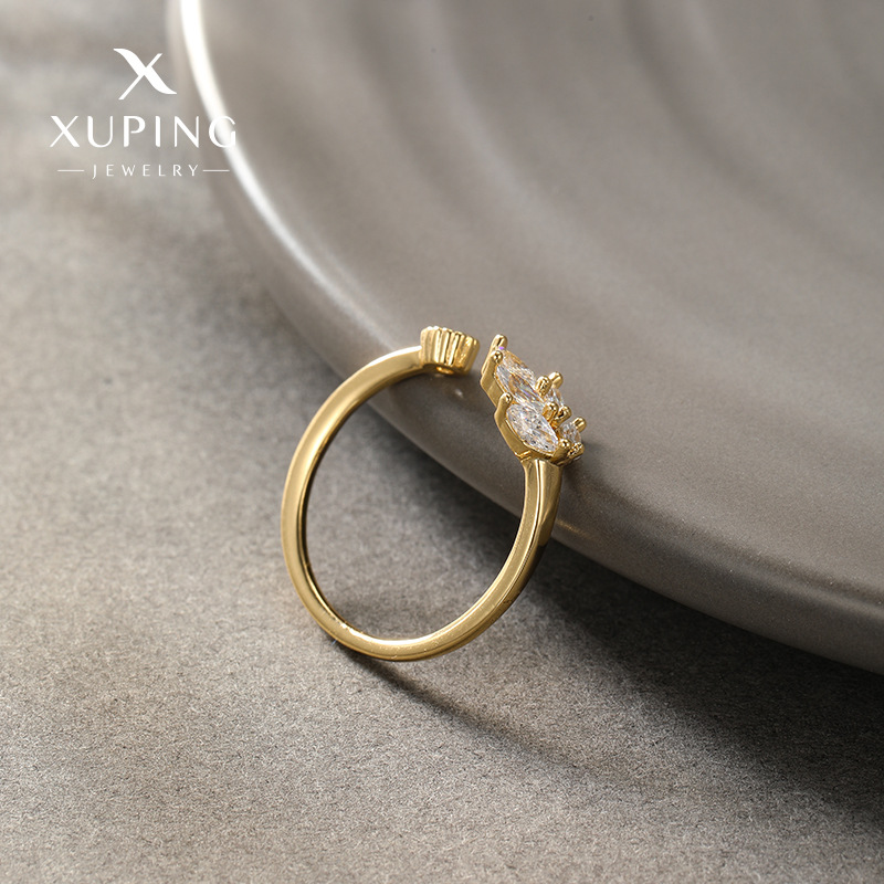 Xuping's new alloy electroplated 14k color artificial gemstone leaf ring, a fashionable and versatile women's bracelet. - Image 4