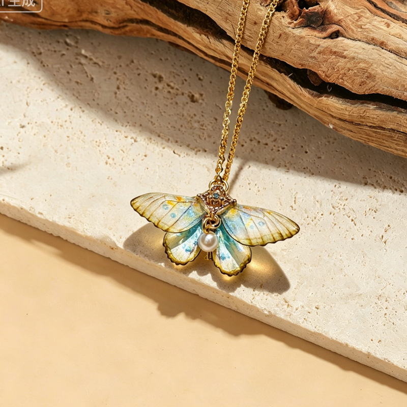 Forest-themed colorful butterfly pendant necklace for women, a luxurious and niche women's choker/collarbone necklace. - Image 2