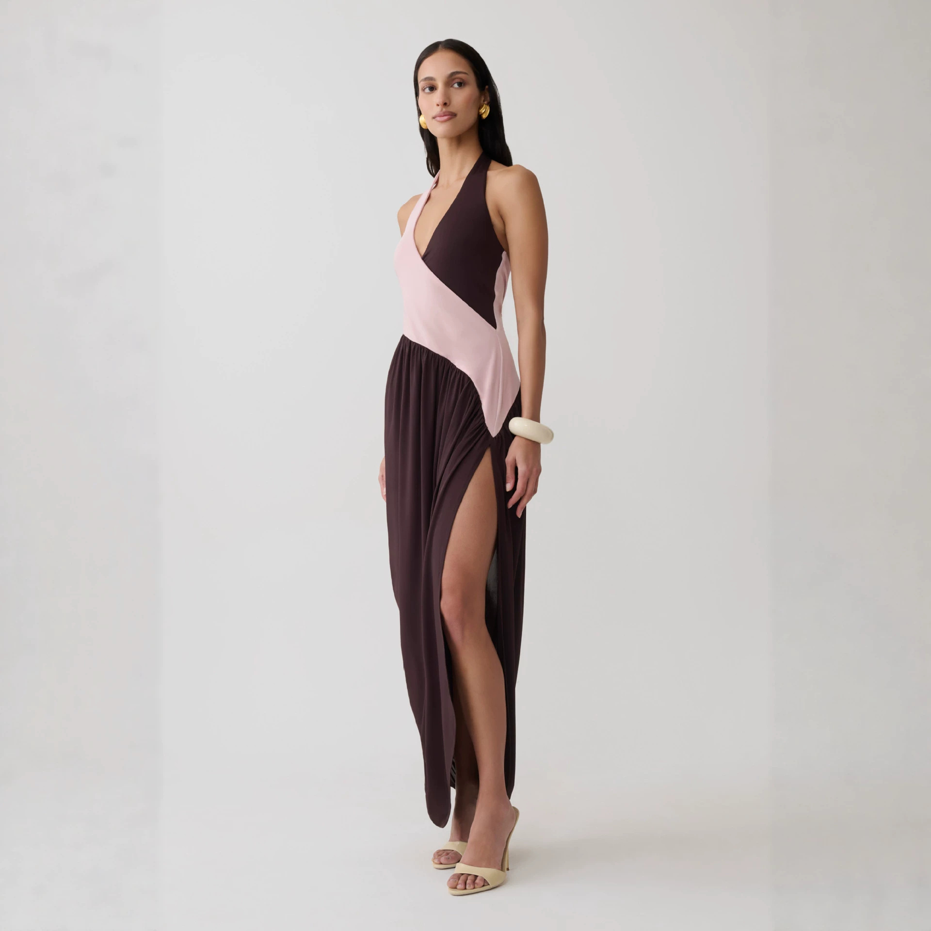 European and American style color-blocked halter neck dress, V-neck color-blocked pleated slit long vacation dress for women, summer and autumn, Amazon. - Image 4