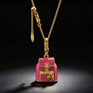 Luxury diamond-encrusted openable rose red backpack pendant necklace, exquisite and sophisticated apple heart backpack accessory.