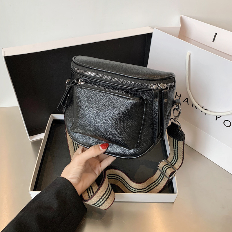 Bag women's bag 2022 new fashion ins Korean version ladies shoulder Messenger bag soft leather small bag casual saddle bag - Image 2