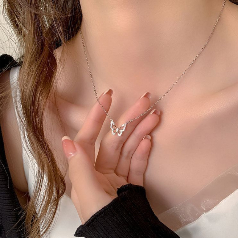 Superbly sparkling diamond butterfly necklace for women, a sophisticated and elegant clavicle chain, sweet and dazzling, fashionable and stylish choker. - Image 2