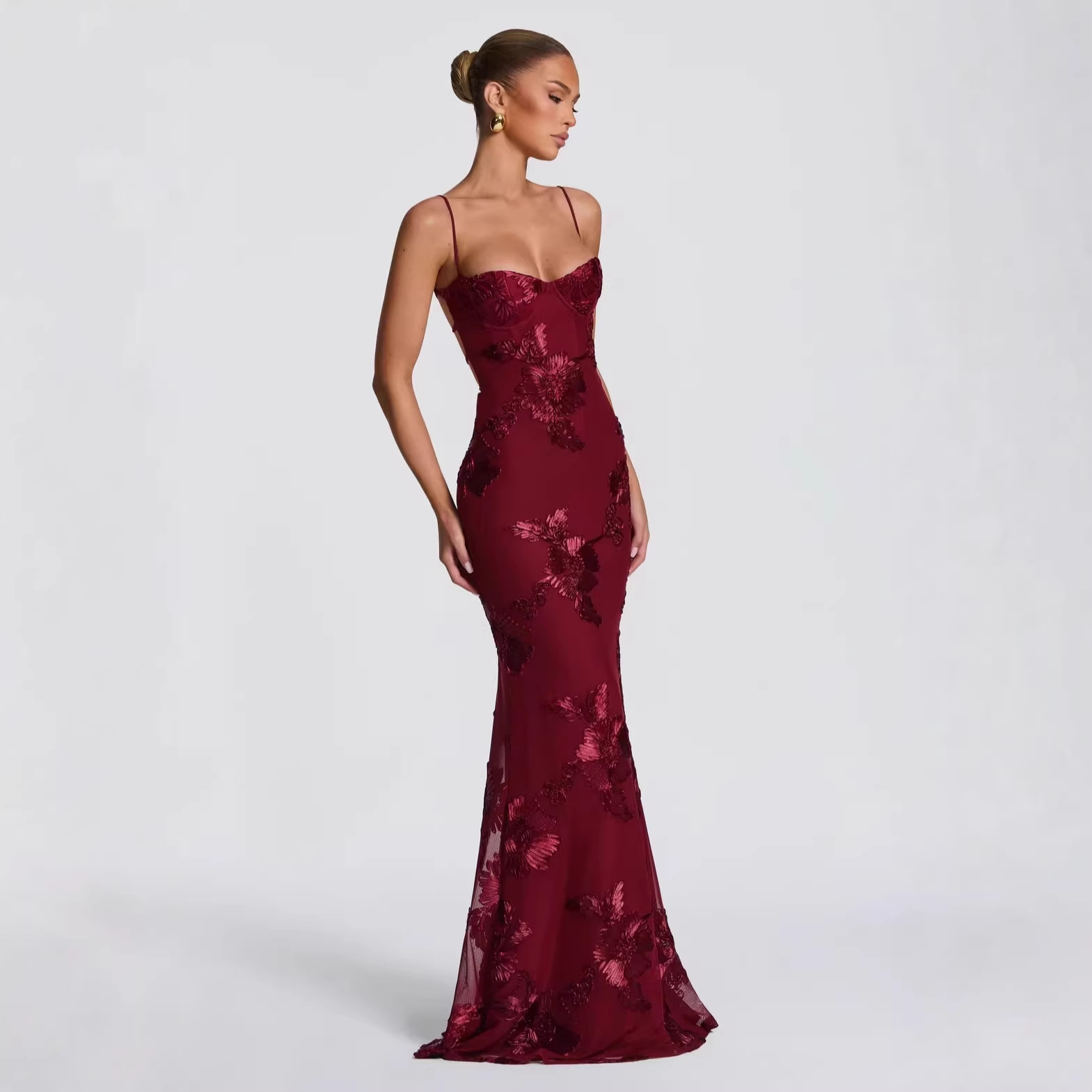 Elegant halter-neck dress, slim fit, French style, backless, solid color, long dress, floral embellishment, evening gown, high-end banquet dress for women. - Image 4