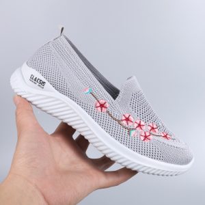 Casual all-match summer walking shoes women's old Beijing cloth shoes women's mesh surface breathable casual mother's shoes soft bottom slip on