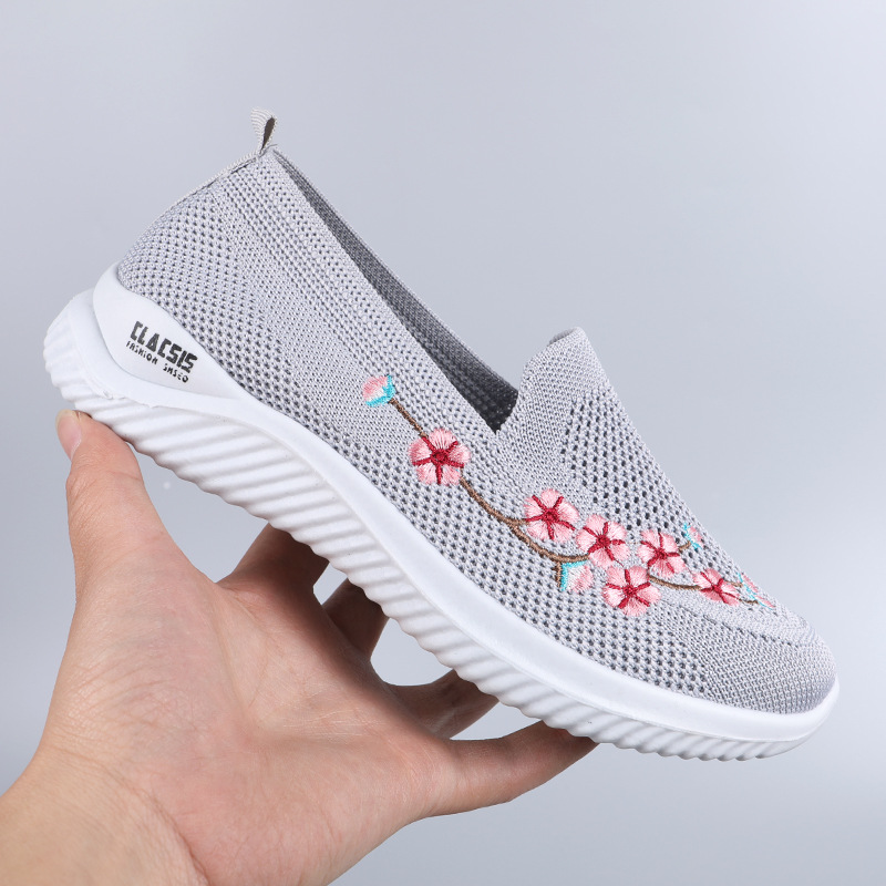 Casual all-match summer walking shoes women's old Beijing cloth shoes women's mesh surface breathable casual mother's shoes soft bottom slip on