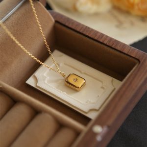 Water droplet eight-pointed star gemstone necklace, clavicle chain, titanium steel plated with 18K gold, sweater chain, niche design jewelry pendant.