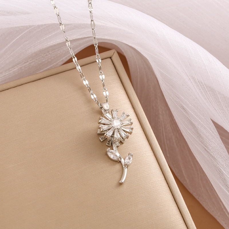 Sunflower Rotatable Necklace, Fashionable and Niche Design, High-End Trendy Clavicle Chain, Factory Direct Sales, Instagram Style - Image 5