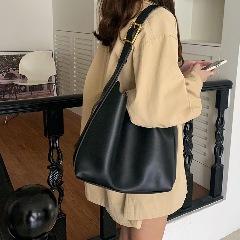 Versatile ins large capacity bag female 2024 new lazy style bucket bag retro shoulder messenger bag tote bag - Image 3