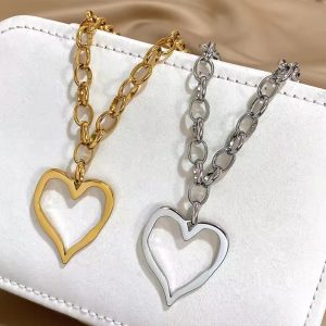 European and American cross-border stainless steel heart-shaped necklace with exaggerated heart pendant, high-end necklace.