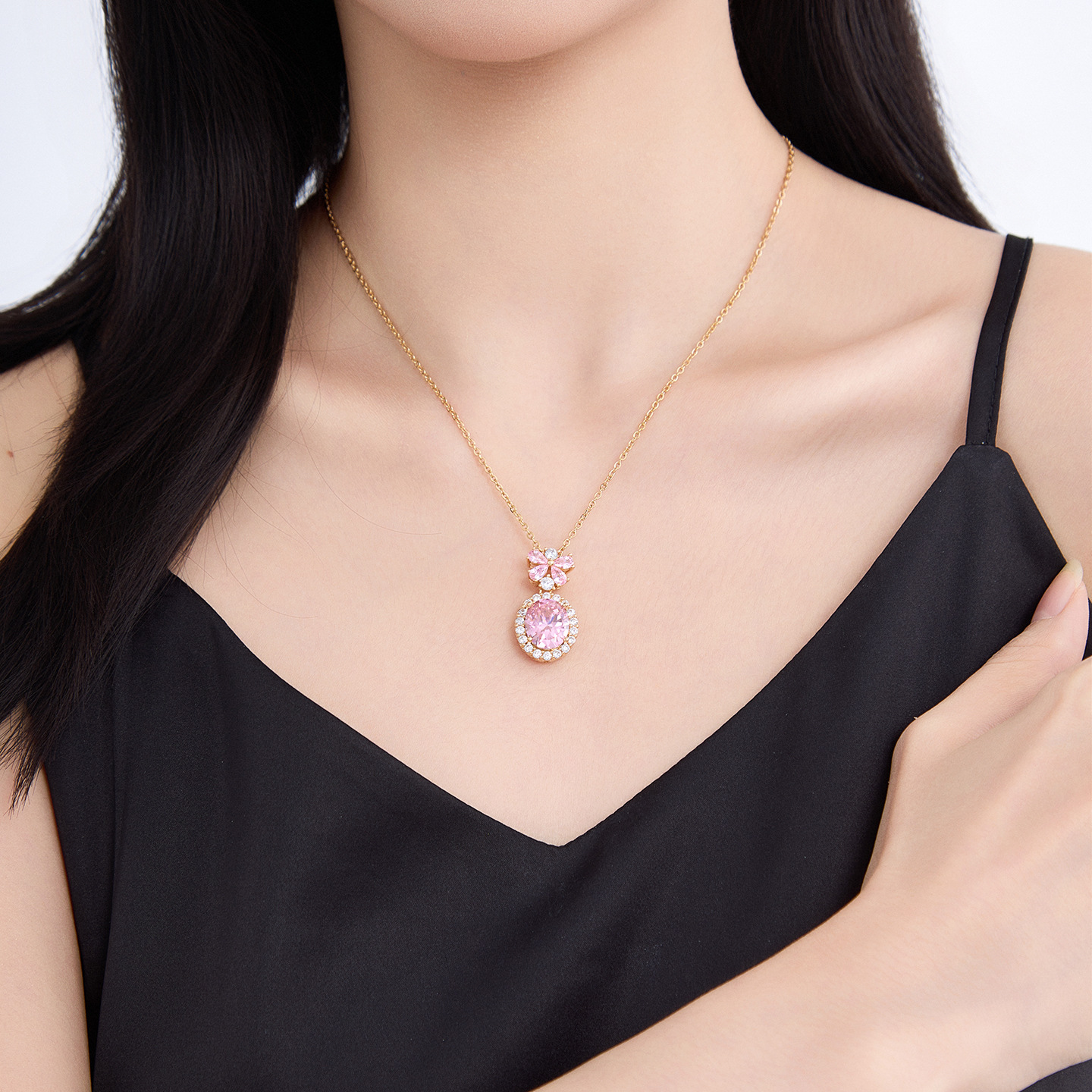 Xuping Gemstone Series Geometric Oval Butterfly Necklace, 18k Gold Plated Copper Alloy, Vintage Elegant and Light Luxury Necklace for Women - Image 2