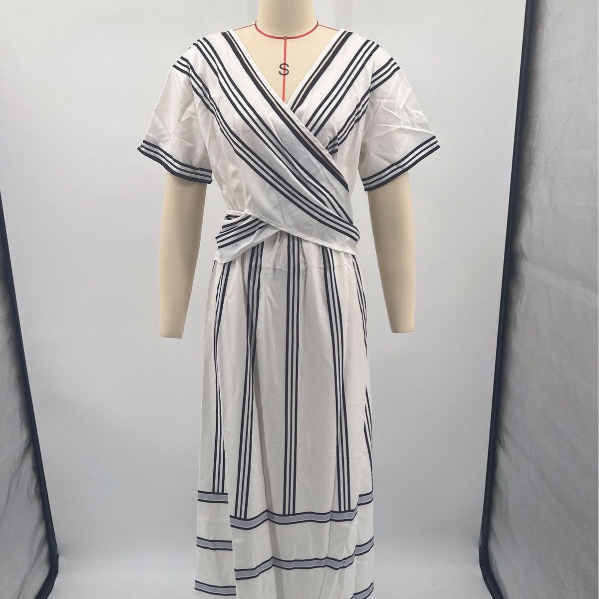 New European and American style summer vacation V-neck women's short-sleeved pleated maxi dress - Image 3