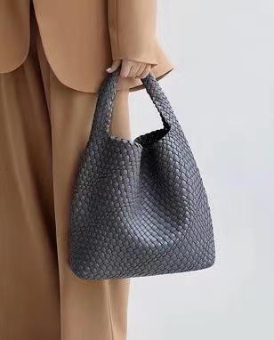 2024 new high-end hand-woven bag large-capacity shoulder tote bag underarm bag bucket bag mother-and-child bag trend - Image 6