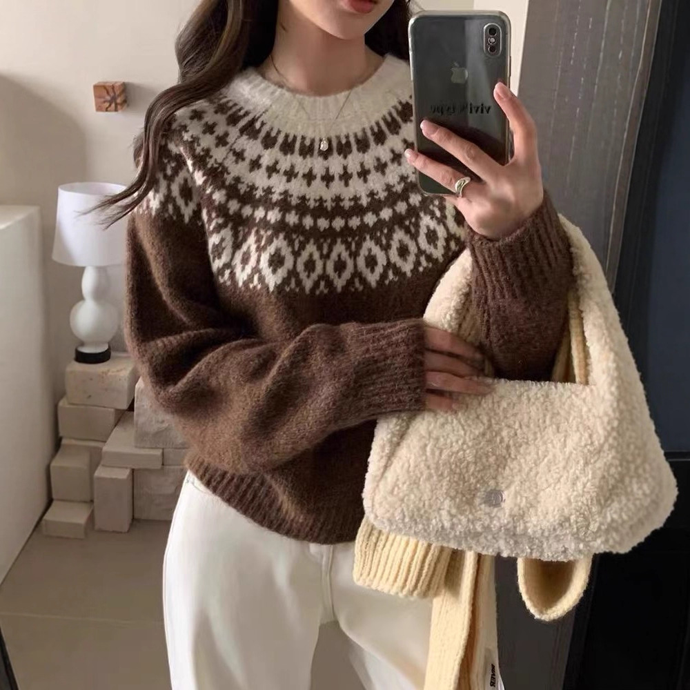 Retro Nordic style, high-end feel, Irish Island sweater pullover women's autumn and winter thicken, perfect for layering under a coat.