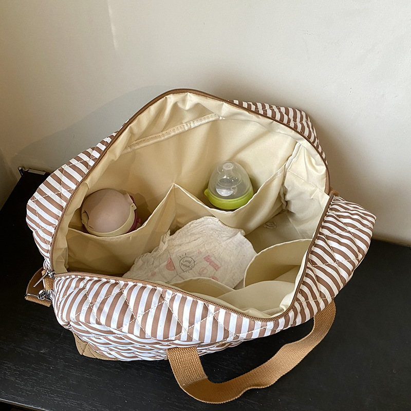 Fashion striped spring mommy bag for traveling, high-value hand-held mother and baby bag, large-capacity single-shoulder mommy bag - Image 5