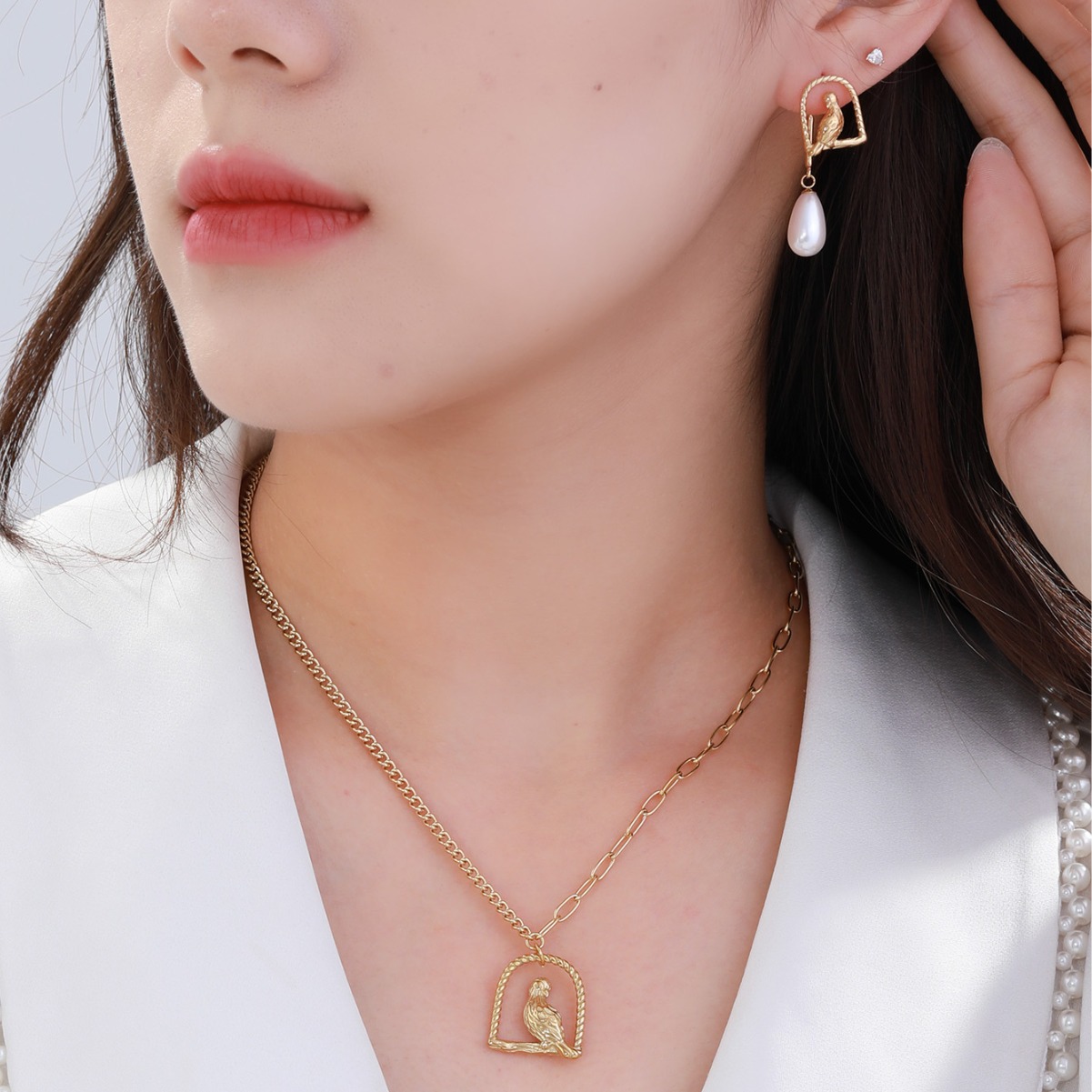 Xuping Jewelry Parrot Birdcage Earrings and Necklace Two-Piece Set, European and American Fashion Earrings and Imitation Pearl Necklace Set - Image 2