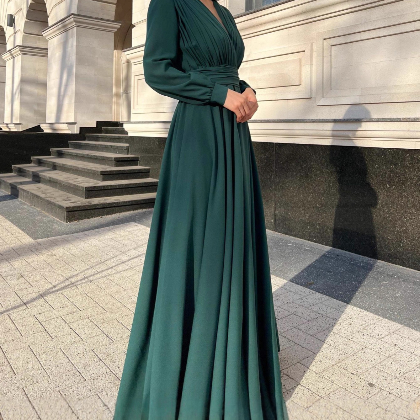 2025 New European and American Cross-Border Foreign Trade Dress, Sexy Deep V Long Sleeve Pleated Dress (eBay, Amazon) - Image 4