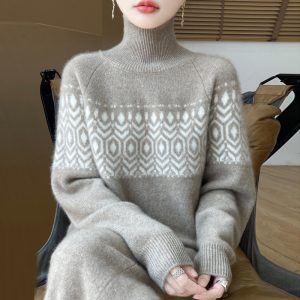 New autumn/winter style, thickened 100% wool women's turtleneck jacquard color-blocked chic sweater, relaxed style, suitable for wearing alone.