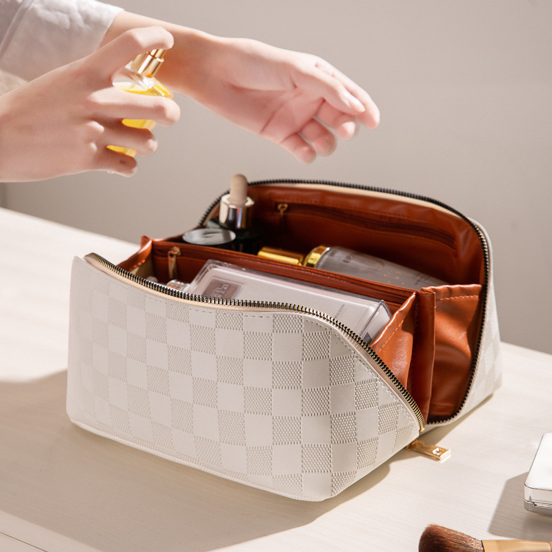 Checkered pillow cosmetic bag for women High-value portable large-capacity waterproof toiletry bag travel cosmetic storage bag