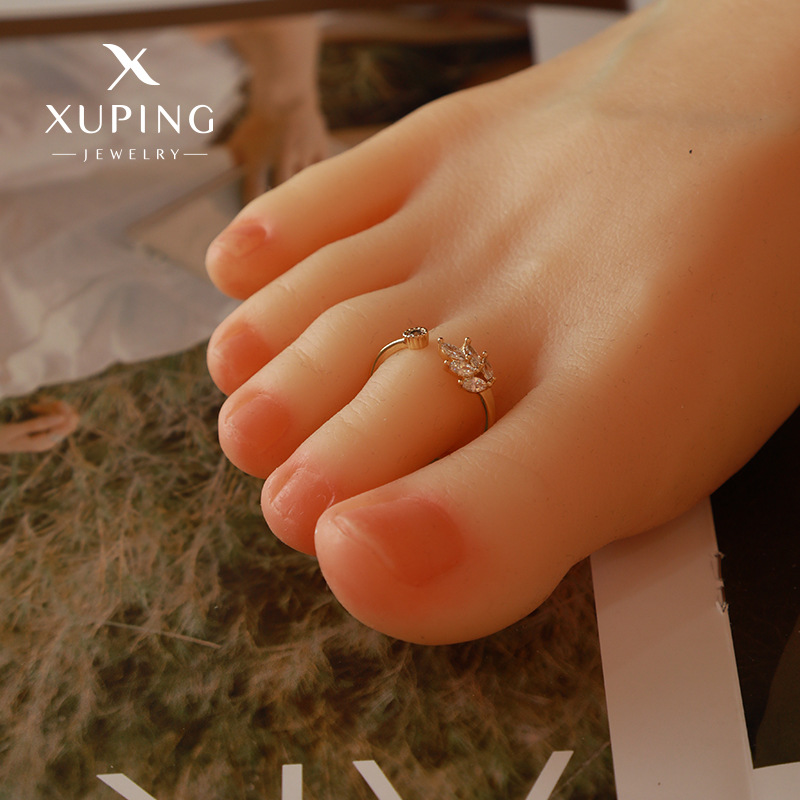 Xuping's new alloy electroplated 14k color artificial gemstone leaf ring, a fashionable and versatile women's bracelet. - Image 5