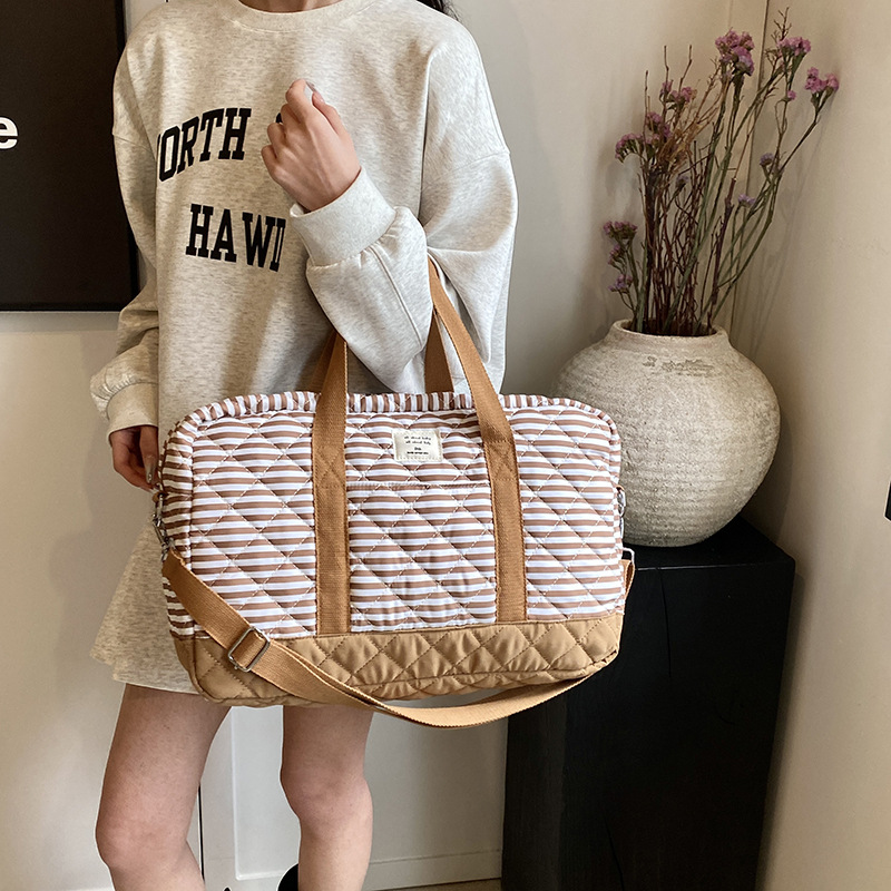 Fashion striped spring mommy bag for traveling, high-value hand-held mother and baby bag, large-capacity single-shoulder mommy bag - Image 2