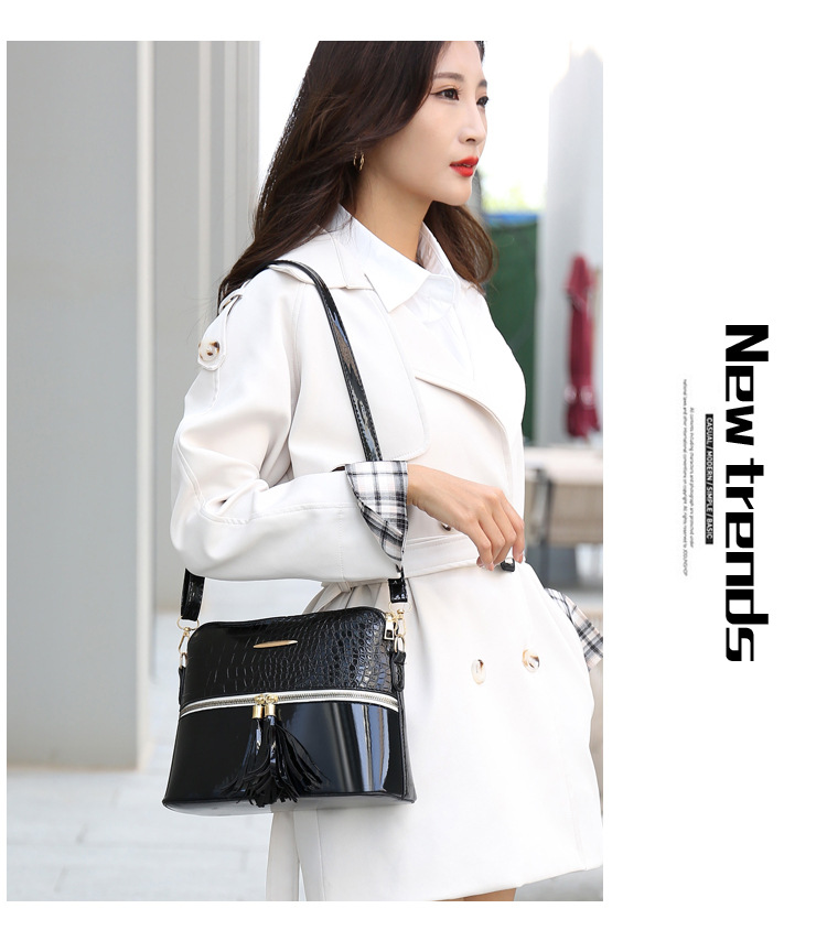 New women's bag 2023 fashion crocodile pattern mother-in-law three-piece handbag shoulder bag Messenger women's bag wholesale - Image 12