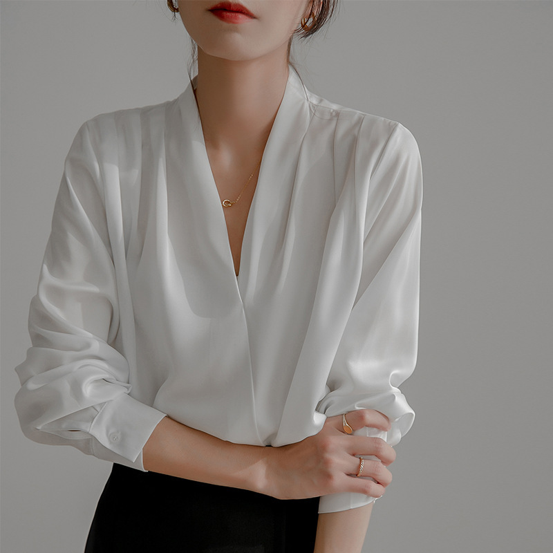 Real photos of 2025 Spring White Long-Sleeved Women's Shirt, French-Style Retro Silk Top, Professional Satin Shirt - Image 12