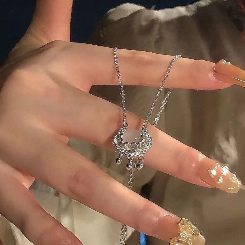 Superbly sparkling diamond butterfly necklace for women, a sophisticated and elegant clavicle chain, sweet and dazzling, fashionable and stylish choker. - Image 9
