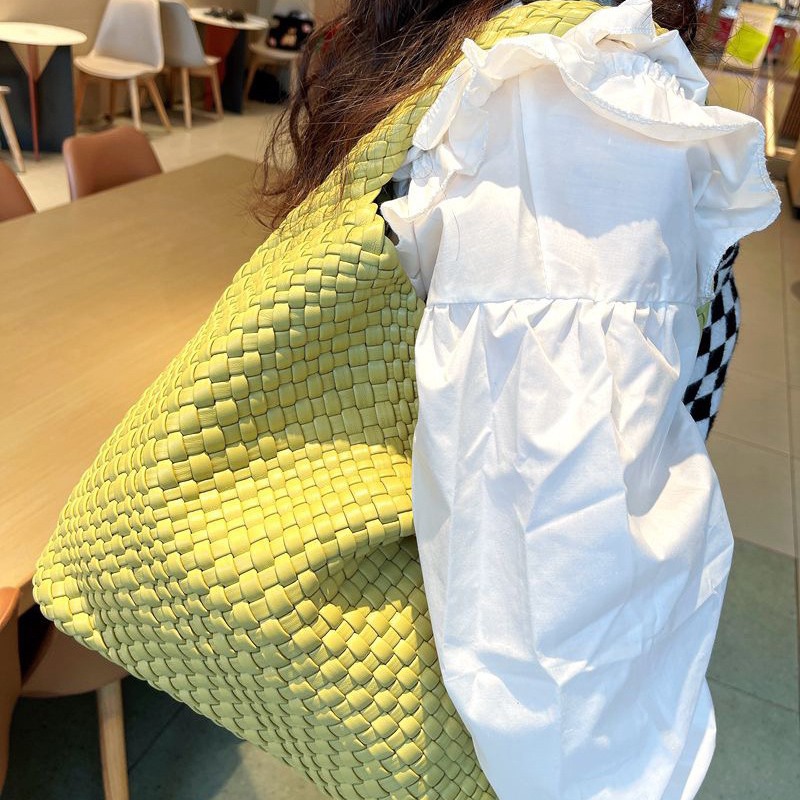 2024 new high-end hand-woven bag large-capacity shoulder tote bag underarm bag bucket bag mother-and-child bag trend - Image 3