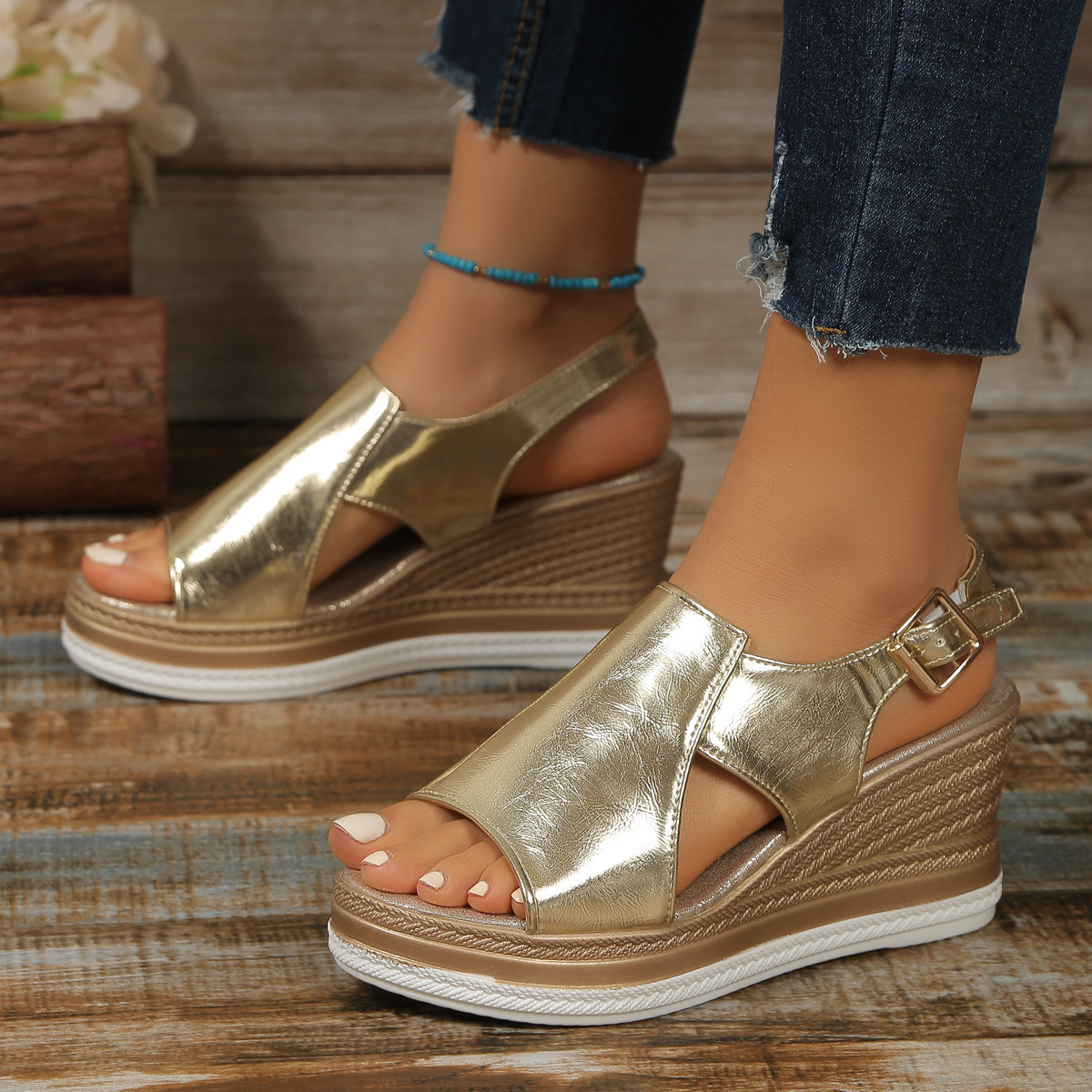 2024 cross-border summer fashion European and American sandals foreign trade large size buckle platform wedge heel thick bottom beach sandals - Image 2