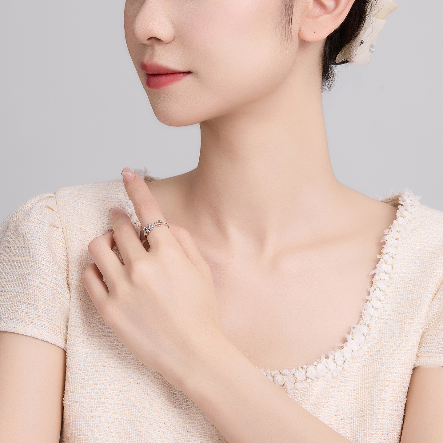 Xuping minimalist Japanese and Korean style heart and wheat ear ring, niche design, easy to match, light luxury temperament women's jewelry. - Image 4