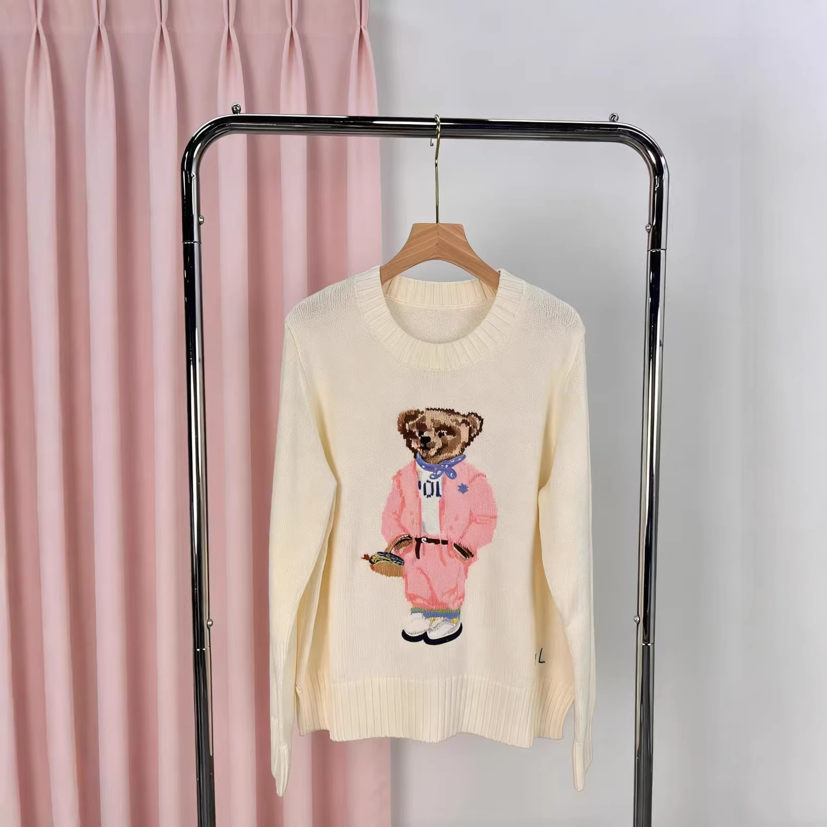 High-quality cross-border e-commerce style, small horse logo, scannable QR code, R-L pure cotton heavy-duty cartoon bear autumn and winter sweater for women.