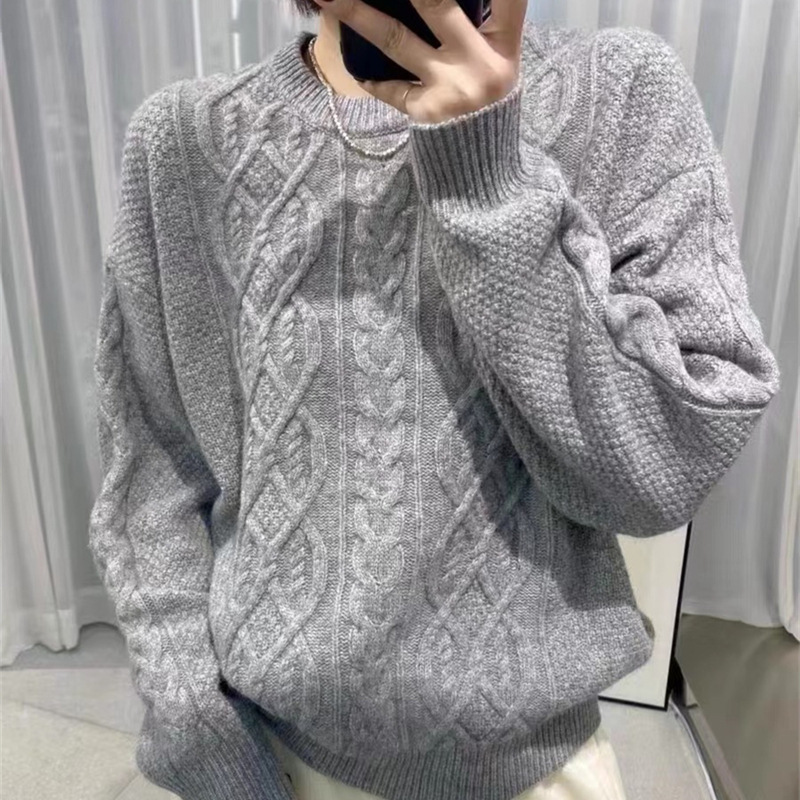 Women's 2025 Autumn/Winter New Japanese Style Sweet and Gentle Round Neck Loose Slimming Long Sleeve Pullover Knitted Top - Image 7