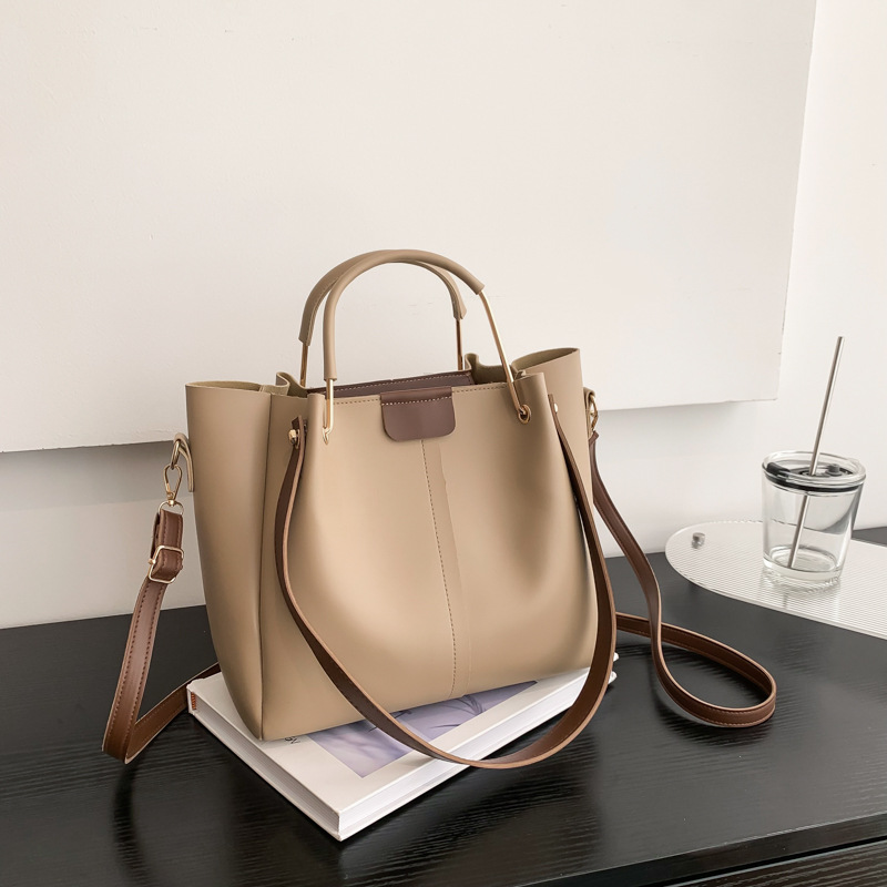 Retro niche design portable large-capacity bag female 2023 new trendy all-match commuting Messenger Tote bucket bag - Image 5