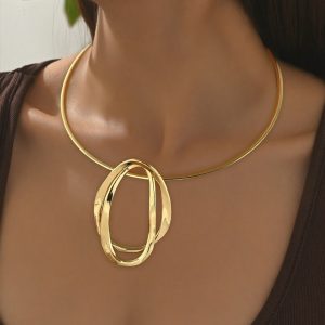 European and American cross-border best-selling minimalist smooth hollowed-out oval women's choker with round pendant design.